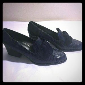 Stuart Weitzman
"Razmataz"
Women's Snake Patent